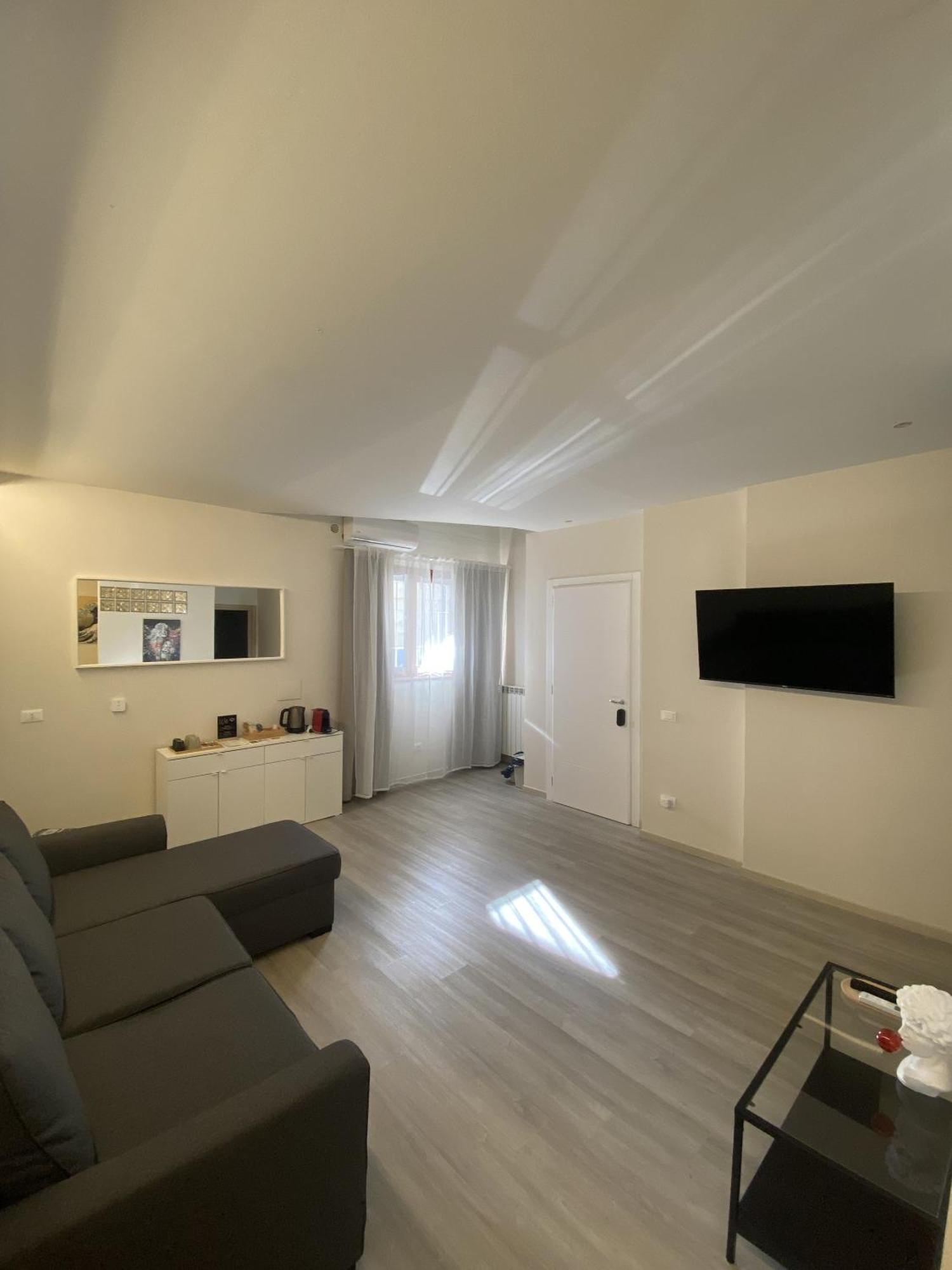 7Suites Емполи Стая снимка